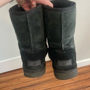 Black uggs size 7